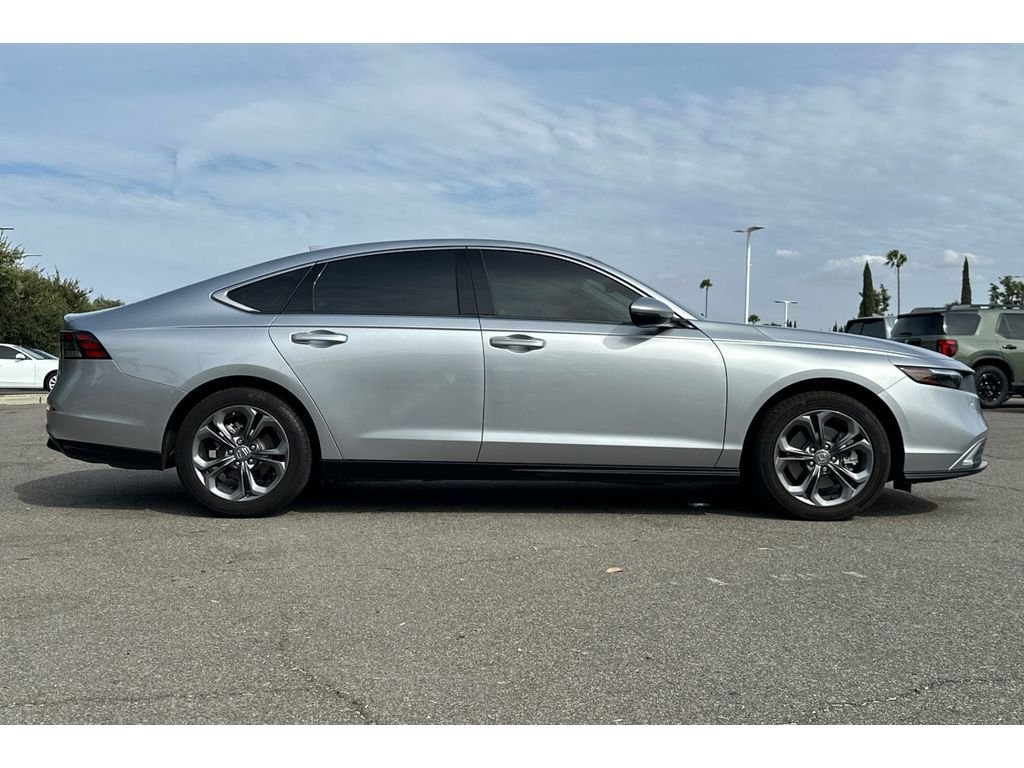 Used 2024 Solar Silver Metallic Honda EX-L image 7
