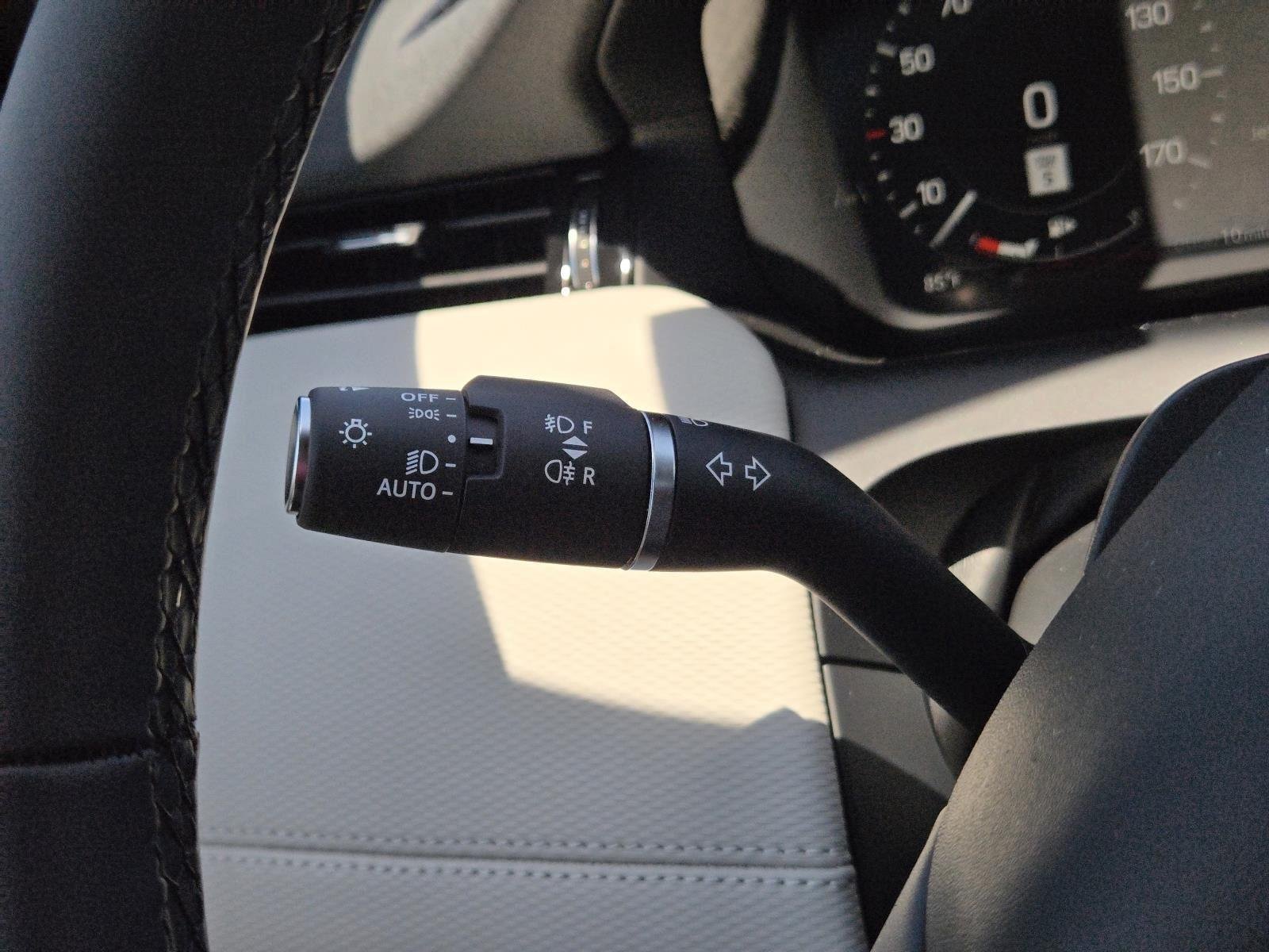 New 2026 Santorini Black LAND ROVER Landmark Edition image 18