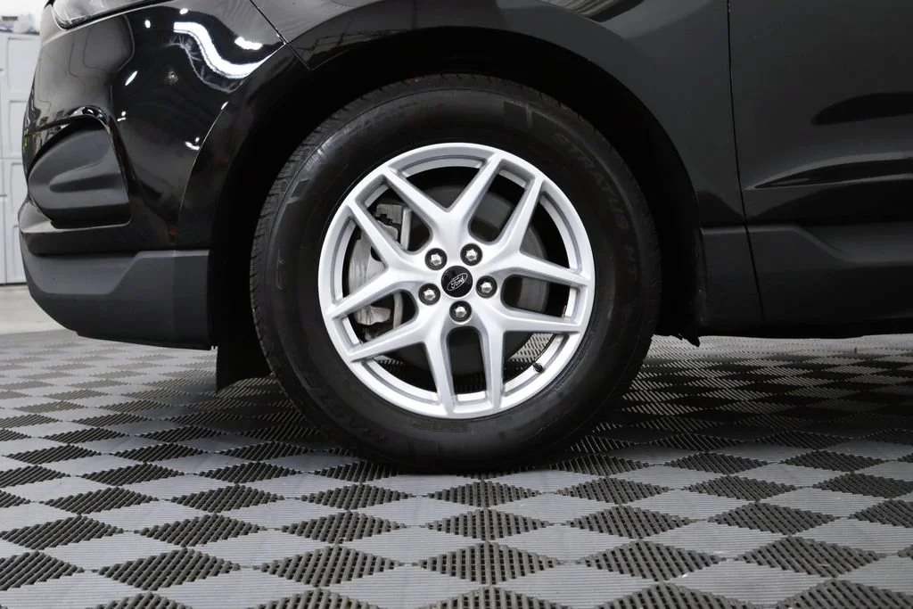 Used 2023 Black Ford SEL image 4