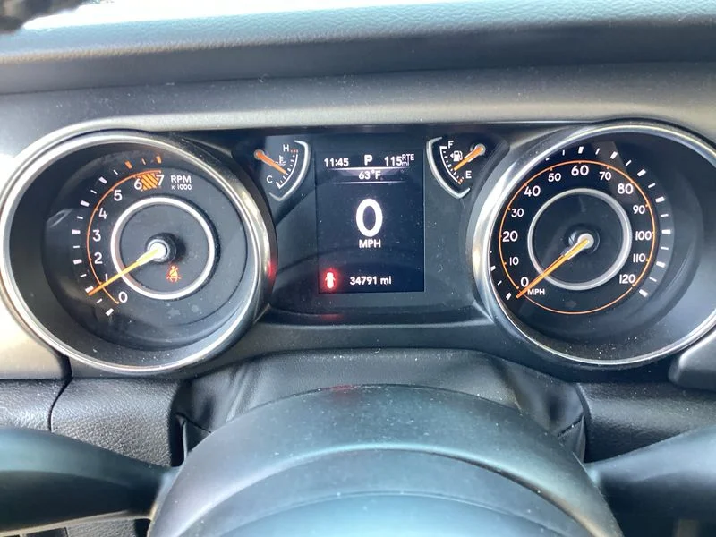 Used 2023 Black Jeep Sport S image 8