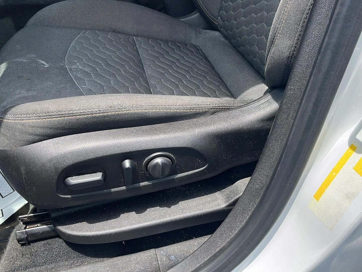 Used 2018 SUMMIT WHITE Chevrolet LT image 18