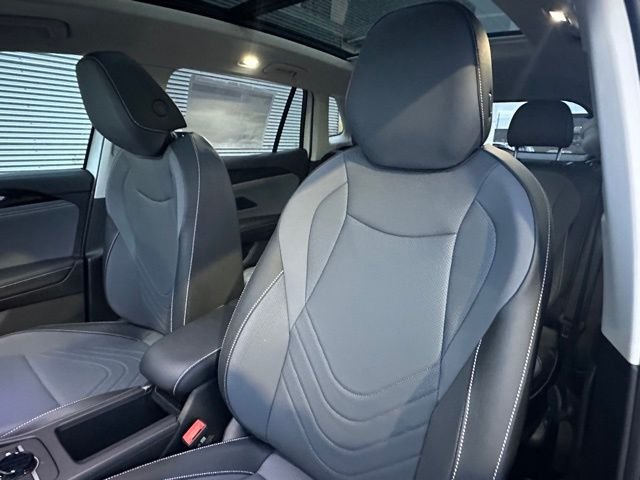 New 2026 Pure White Volkswagen 2.0T SE image 28