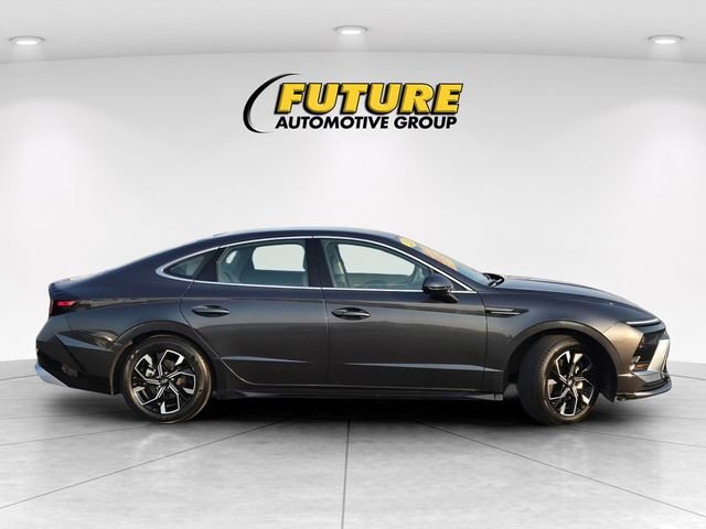 Used 2025 Gray Hyundai SEL image 3