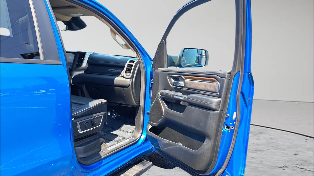 Used 2021 Blue Ram Laramie image 15