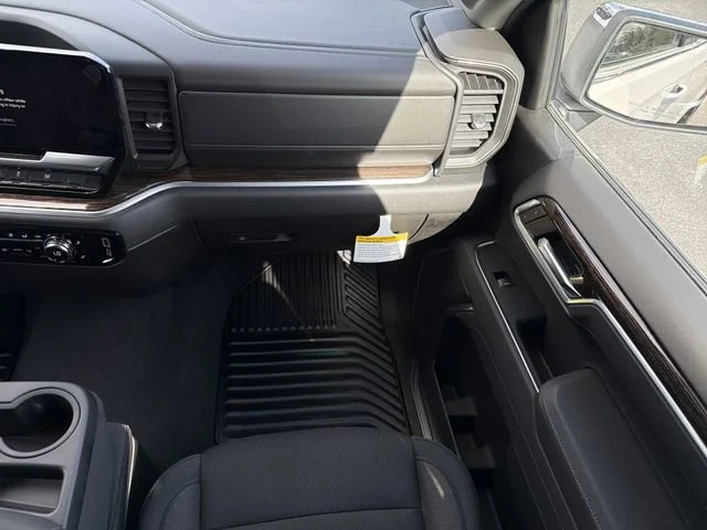 New 2026 Summit White GMC SLE image 15