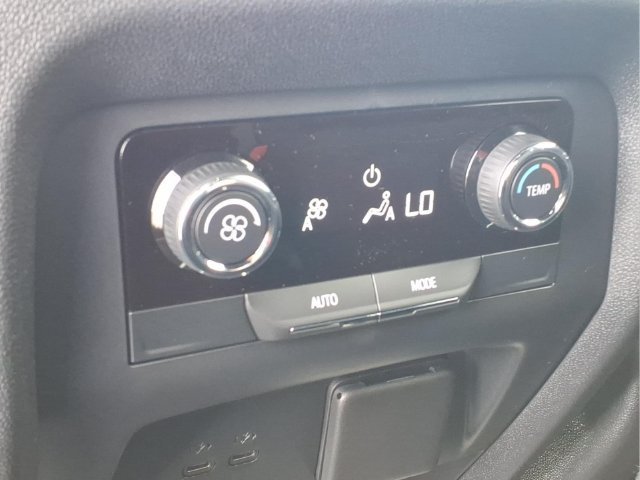 New 2027 Polar White Tricoat Chevrolet LT image 18