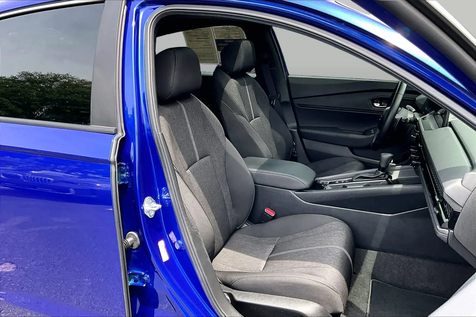 Used 2025 Still Night Pearl Honda Sport image 9