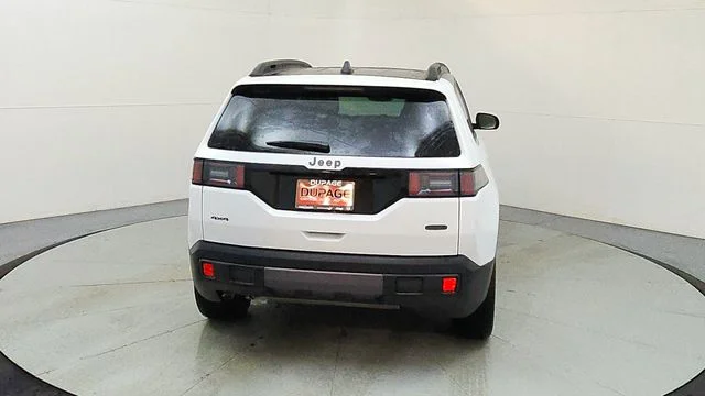 New 2026 Bright White Clear-Coat Exterior Paint Jeep Overland image 9