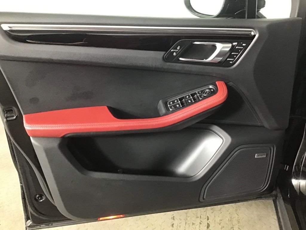 2024 Porsche Macan S - Photo 27