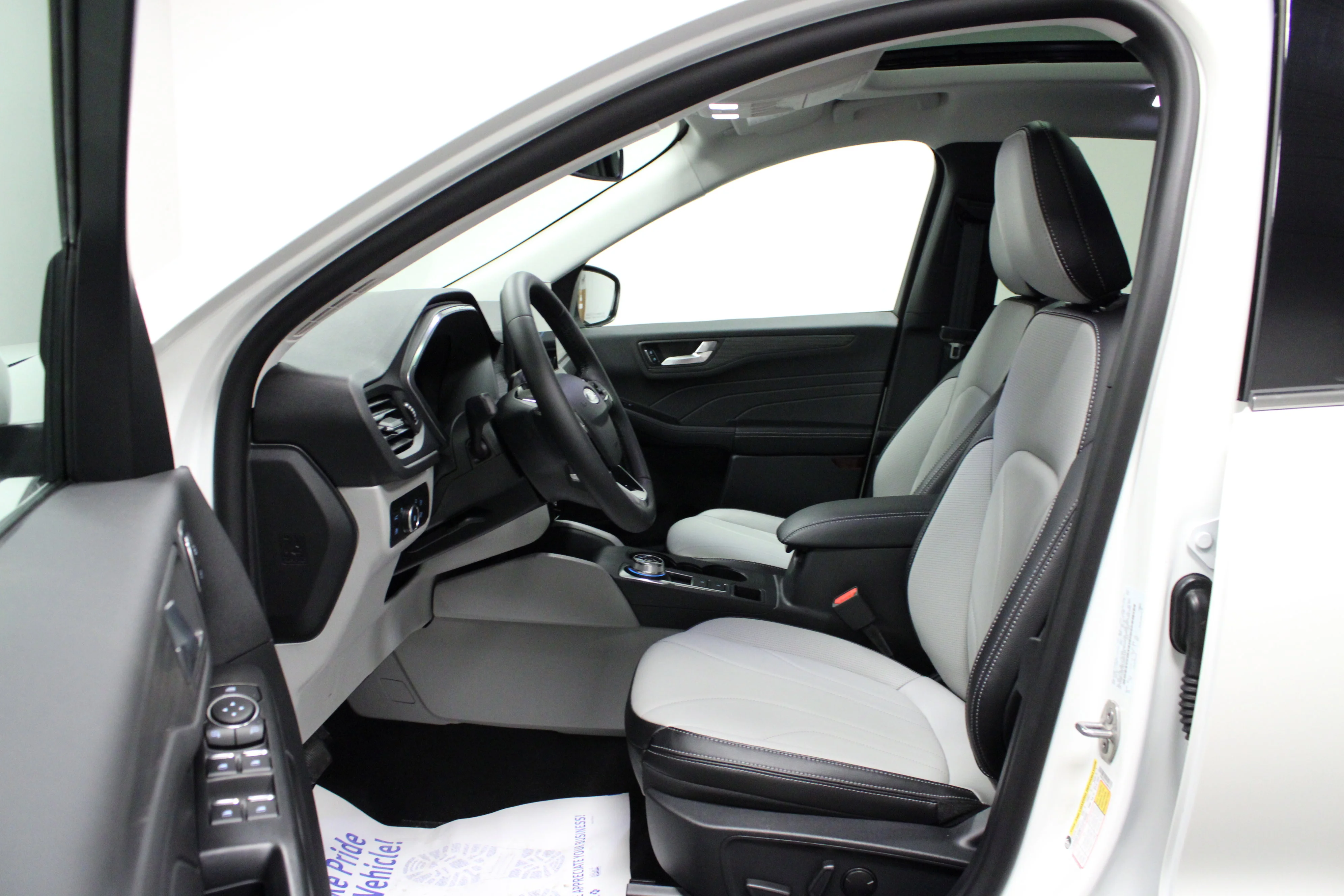 Used 2025 Star White Metallic Tri-Coat Ford PHEV image 12