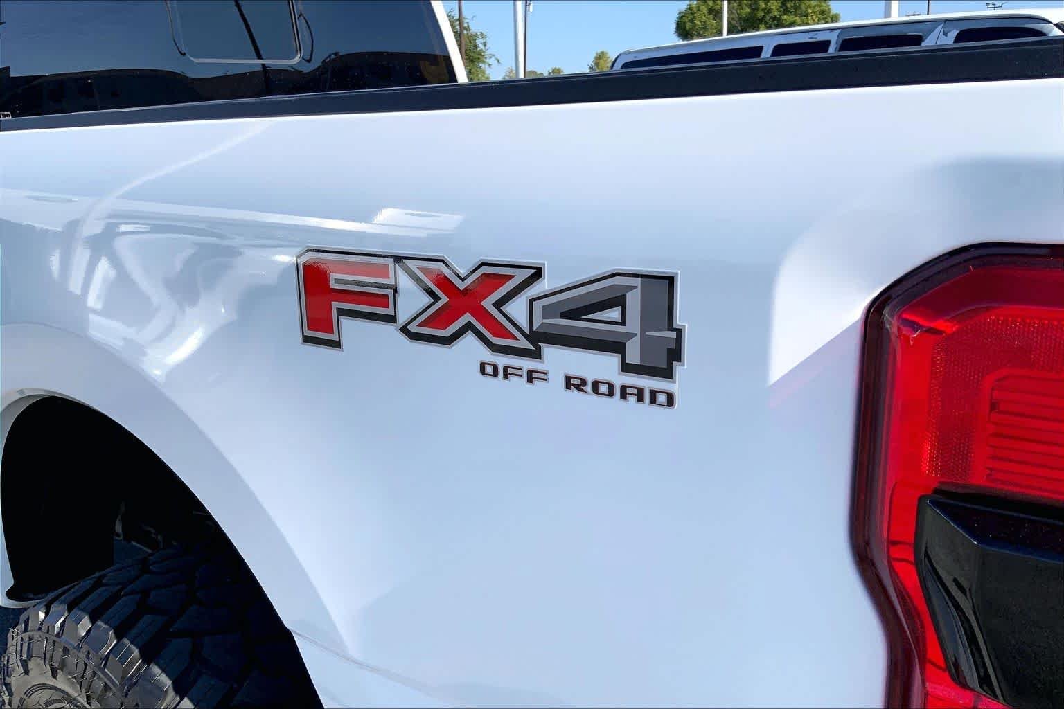 Used 2025 Star White Metallic Tri-Coat Ford Platinum image 28