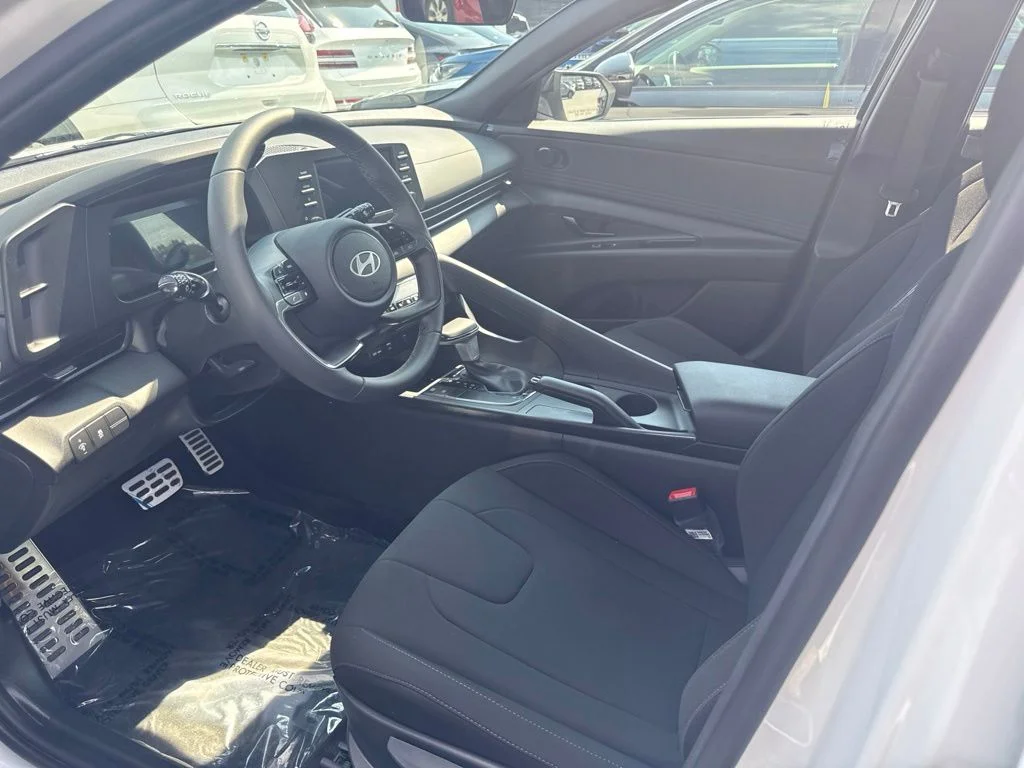 Used 2026 White Hyundai SEL Sport image 3
