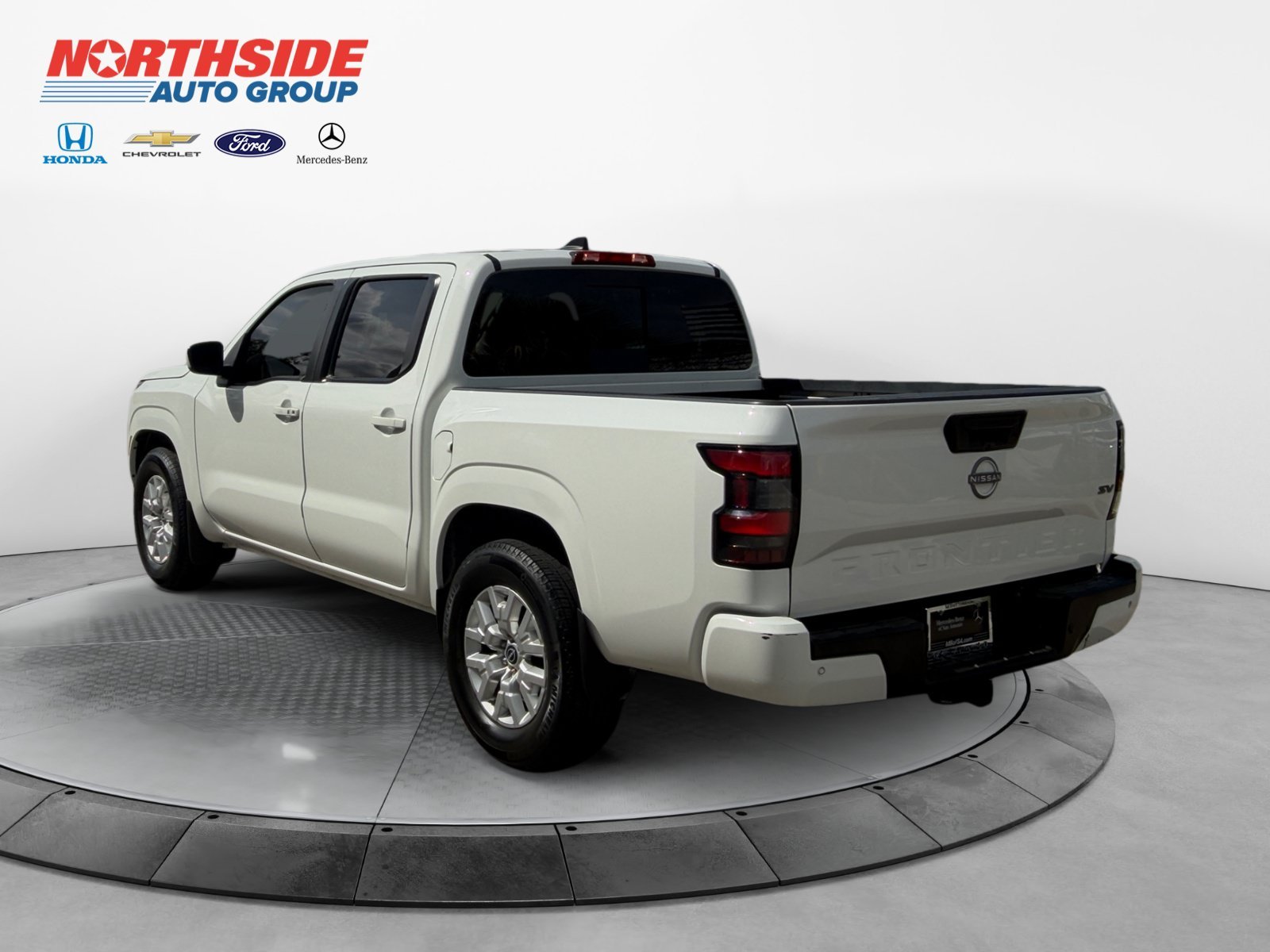 Used 2023 Glacier White Nissan SV image 5