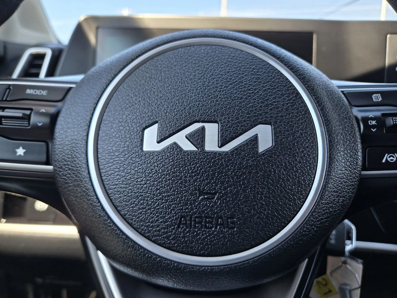 Used 2025 Glacial White Pearl Kia LX image 24