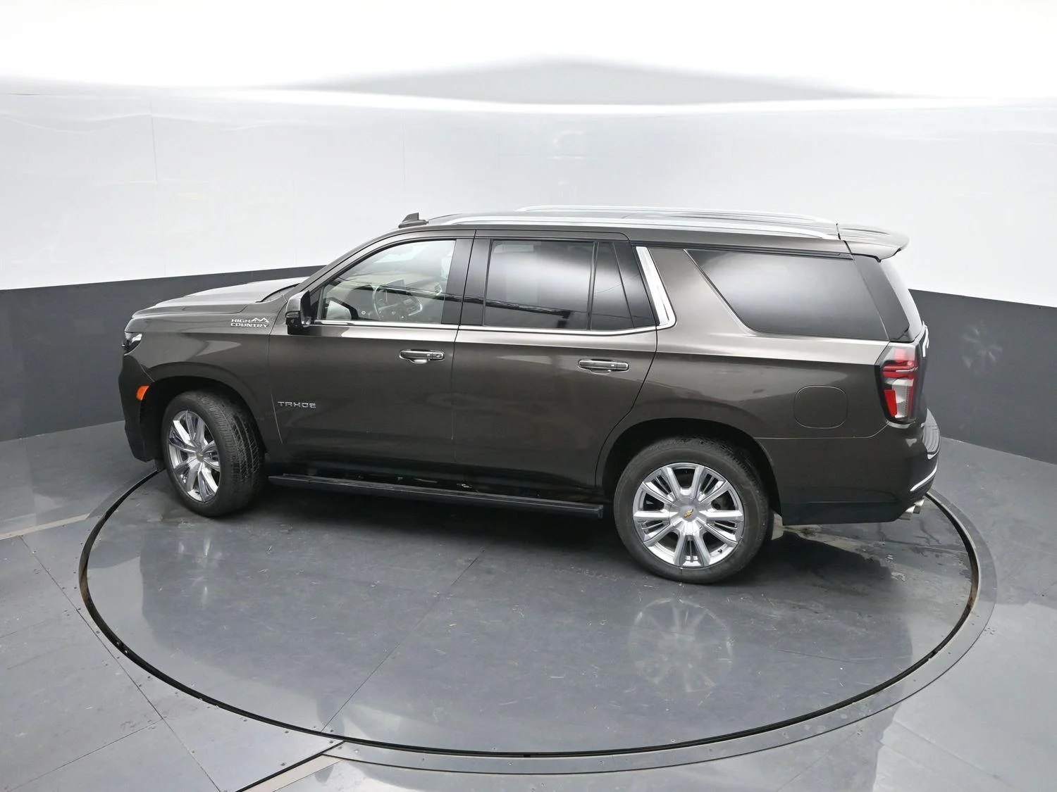 Used 2021 Graywood Metallic Chevrolet High Country image 41