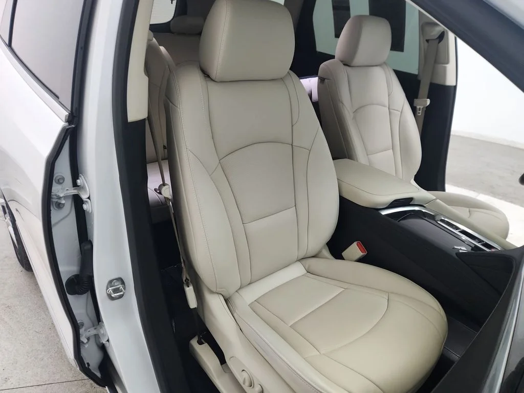 Used 2023 White Buick Essence image 31