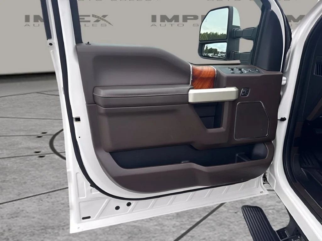 Used 2019 White Ford King Ranch image 26