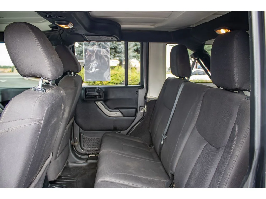 Used 2018 Granite Crystal Metallic Clearcoat Jeep Sport S image 17