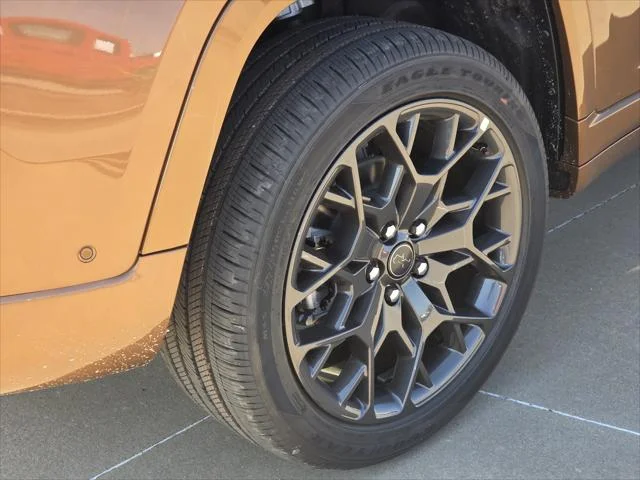 New 2027 Copper Shino Metallic Clear-Coat Paint Jeep Summit image 5