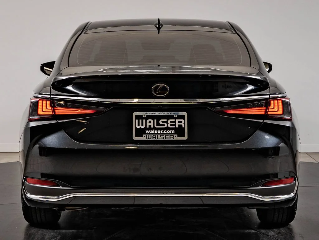 Used 2022 Graphite Black Lexus 300h image 7