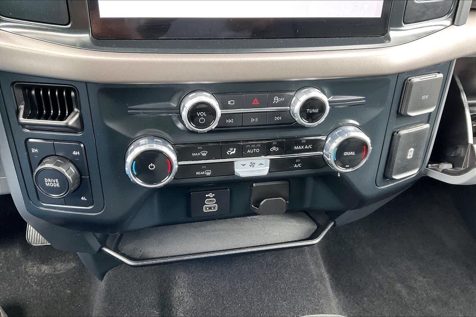 Used 2025 Oxford White Ford XLT image 31