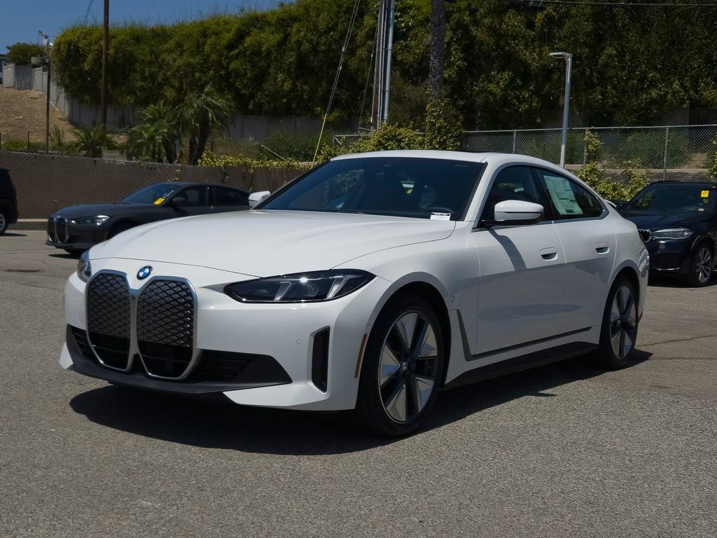 New 2026 Alpine White BMW eDrive40 image 2