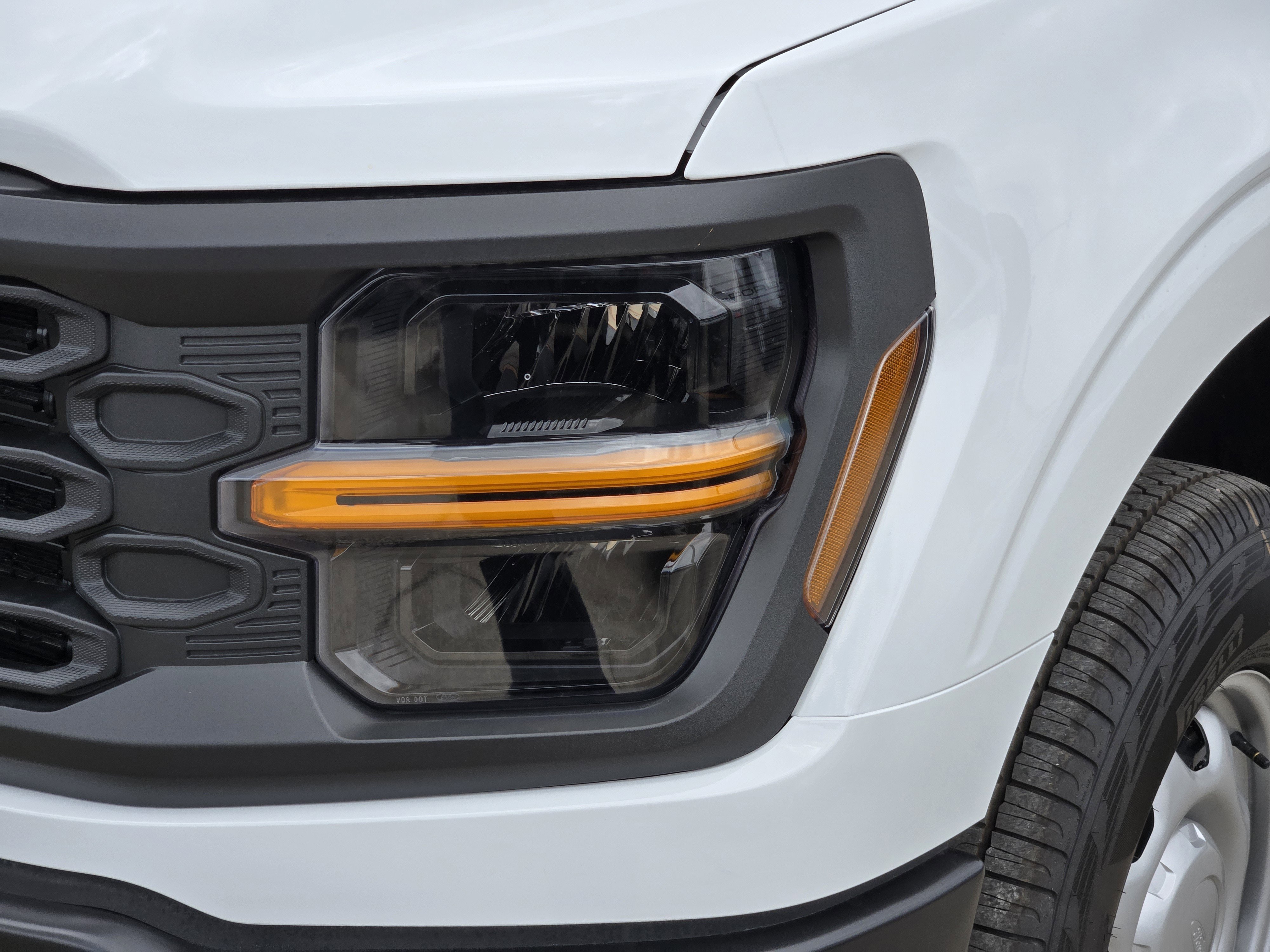New 2026 Oxford White Ford XL image 5