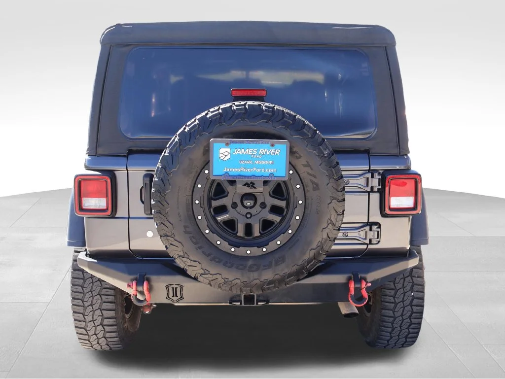 Used 2019 Granite Crystal Clearcoat Metallic Jeep Rubicon image 4