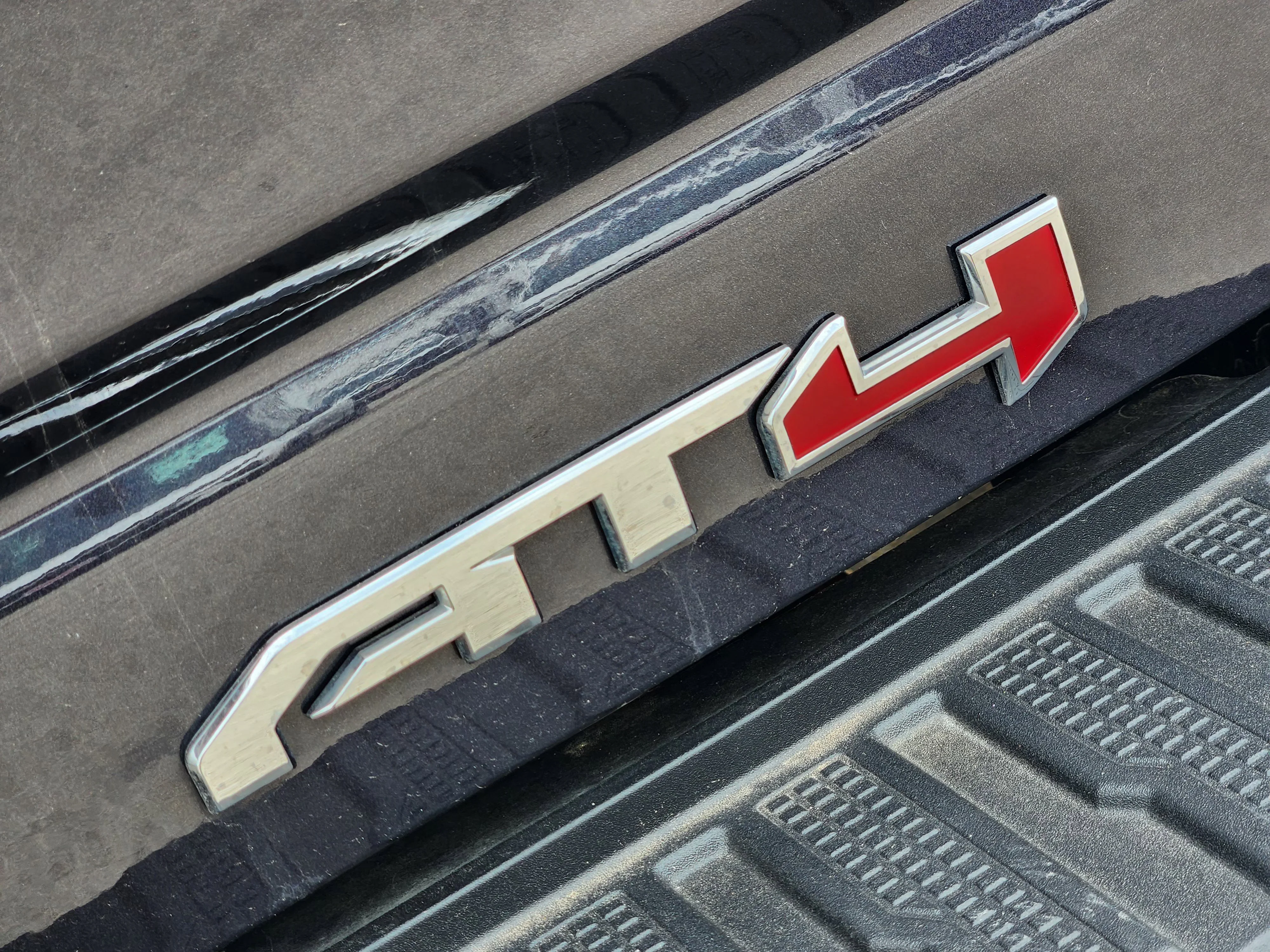 Used 2026 Titanium Rush Metallic GMC AT4 image 12