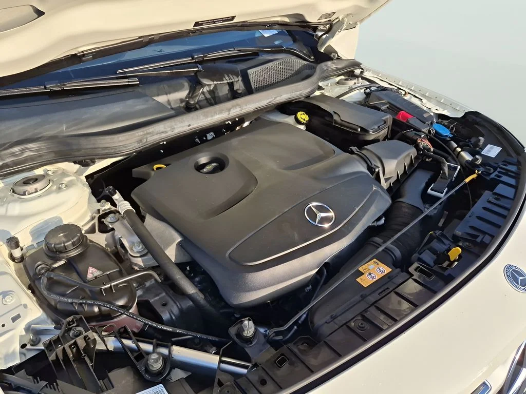 Used 2018 Black Mercedes-Benz GLA 250 image 14