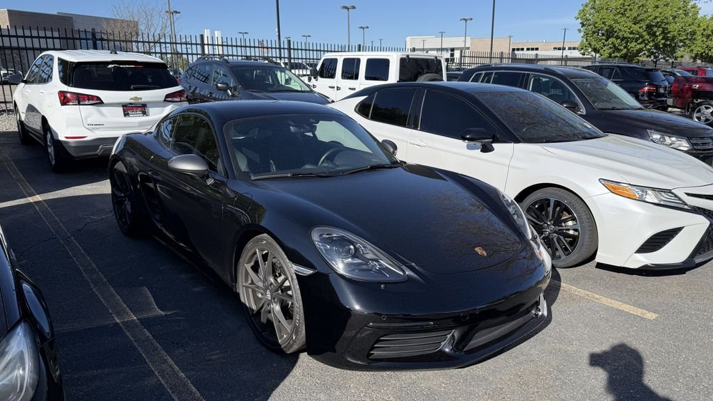 2021 Porsche 718 Cayman T's photo