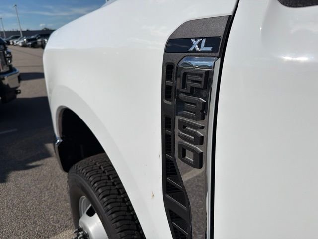 New 2026 Oxford White Ford F-350® XL image 7