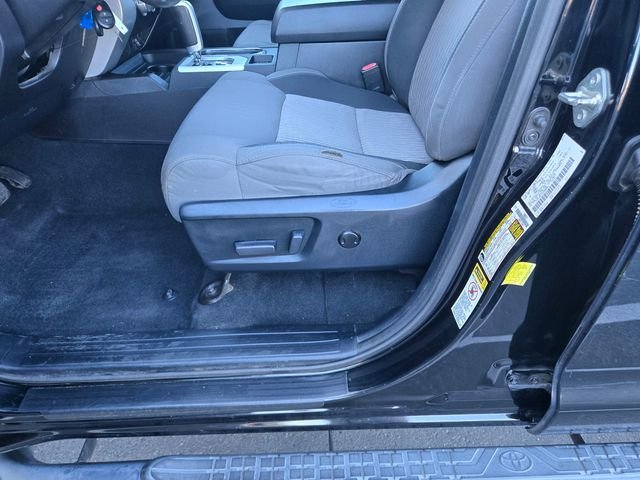 Used 2014 Black Toyota SR5 image 16
