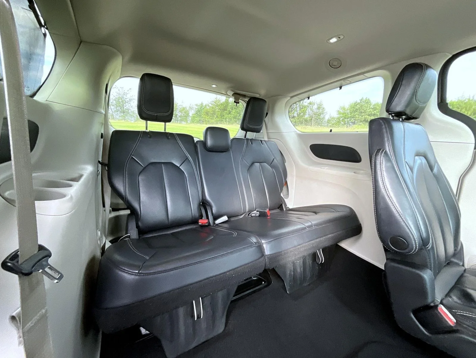 Used 2022 White Chrysler Touring L image 21