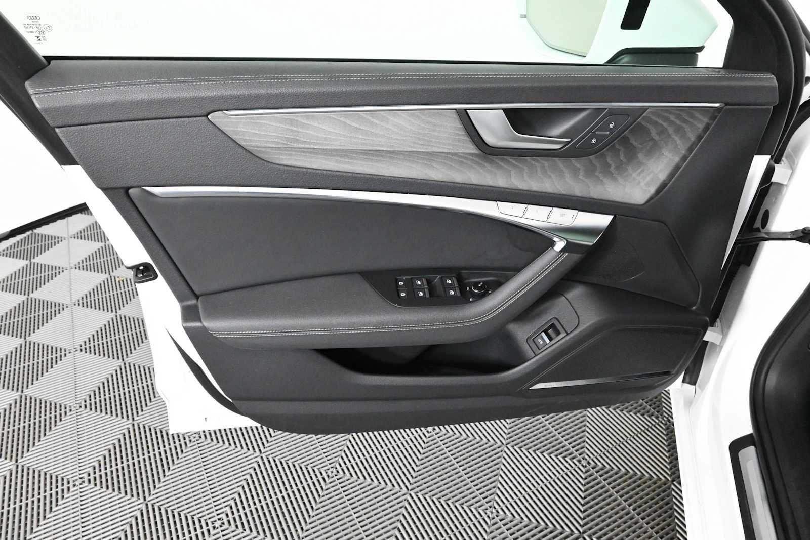 Used 2024  AUDI  image 18