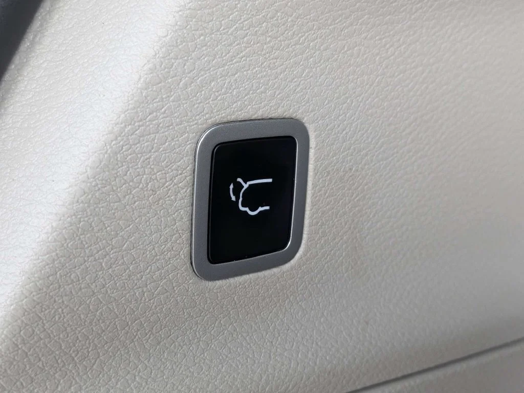 Used 2023 Silver Chrysler Touring L image 11