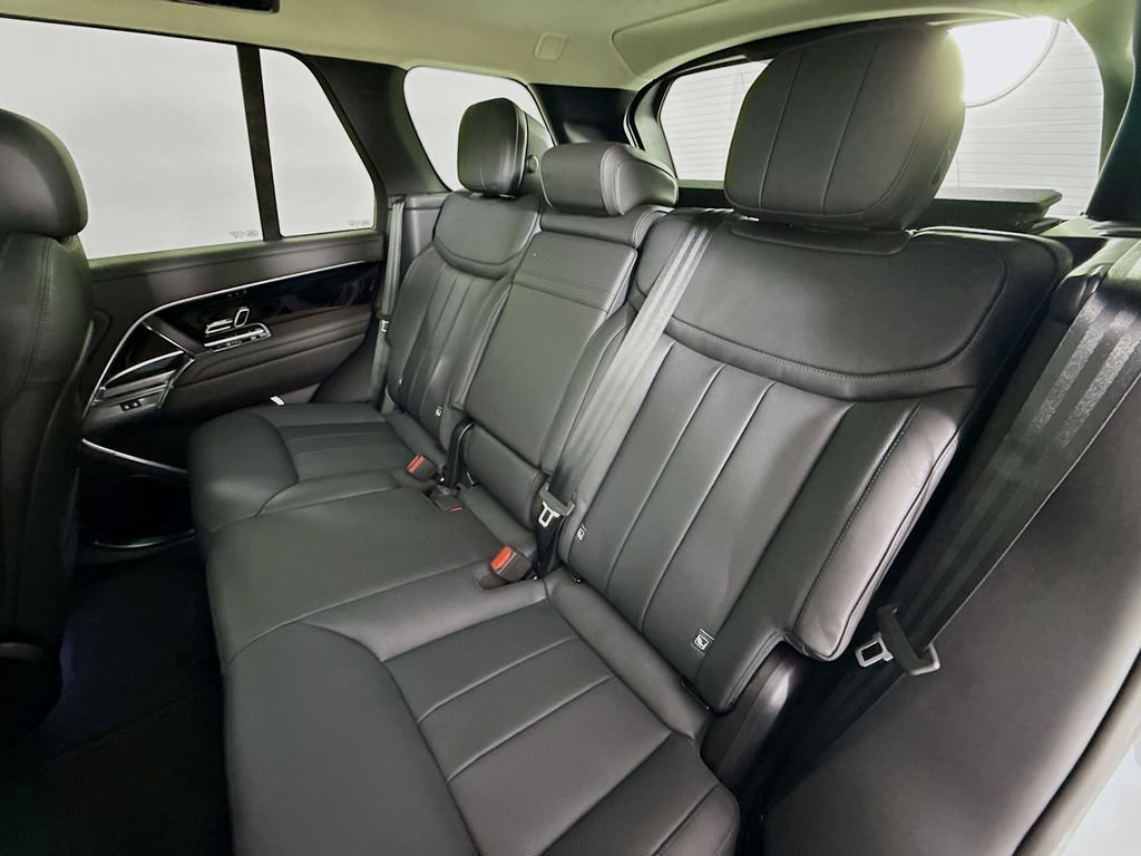 New 2025 Fuji White Land Rover SE image 26