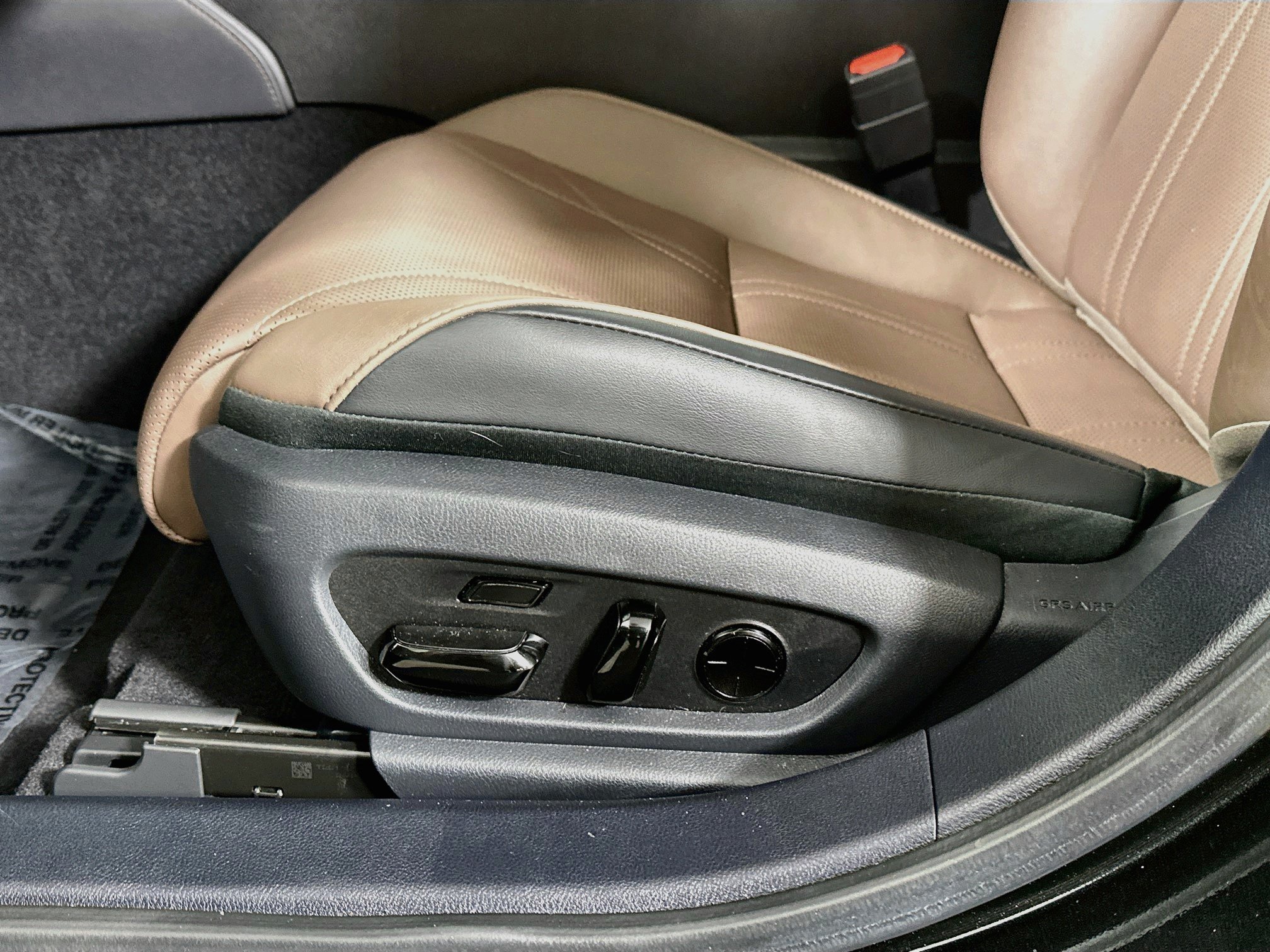 Used 2025 Caviar Lexus ES 300h Luxury image 18