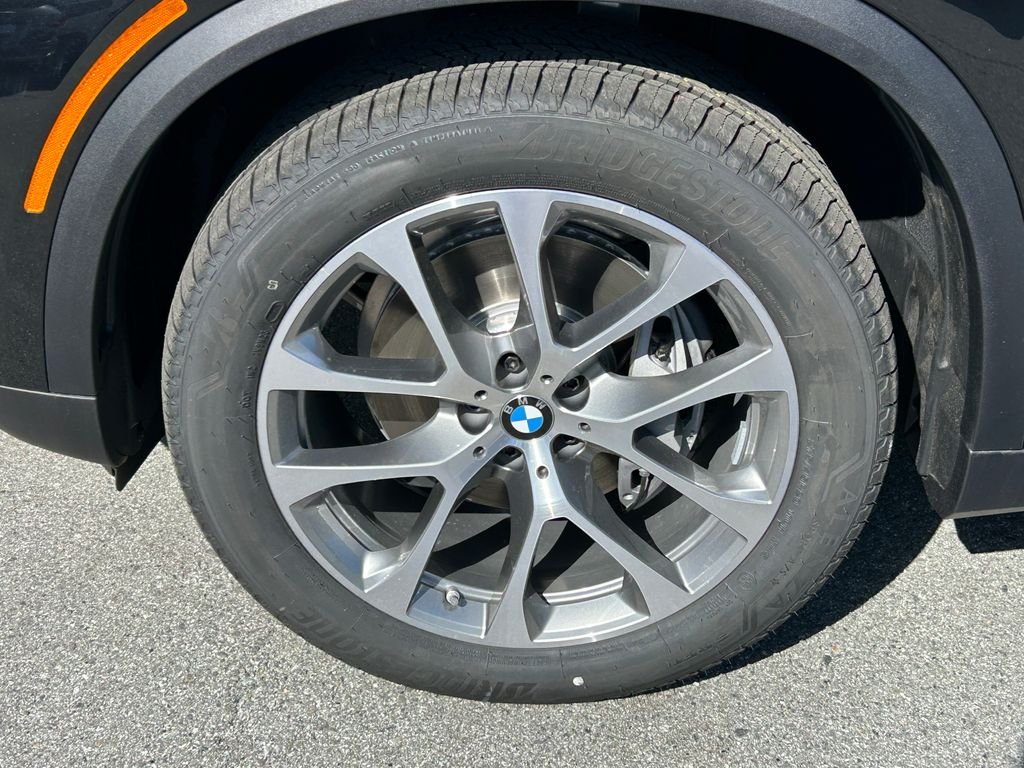 New 2026 Black Sapphire Metallic BMW xDrive40i image 9