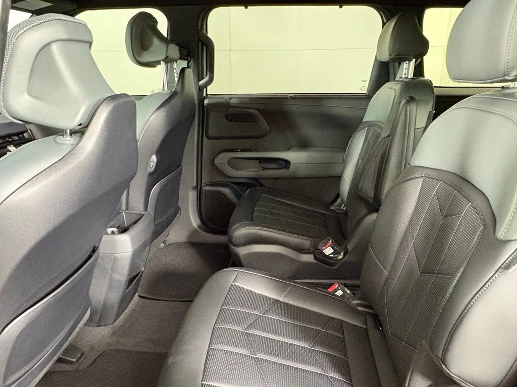 New 2027 Glacial White Pearl Kia X-Line SX image 40