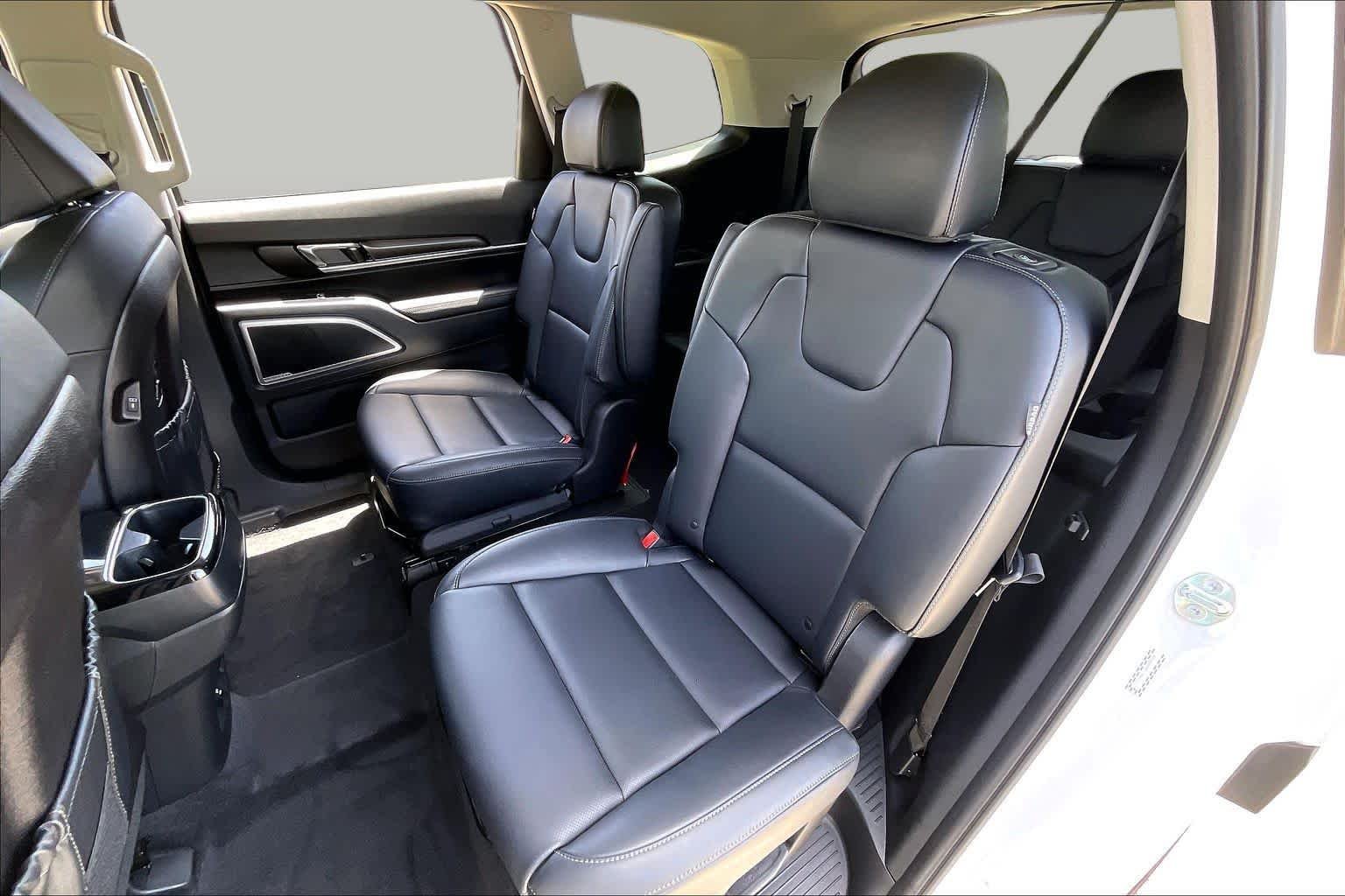 Used 2025 Glacial White Pearl Kia S image 18
