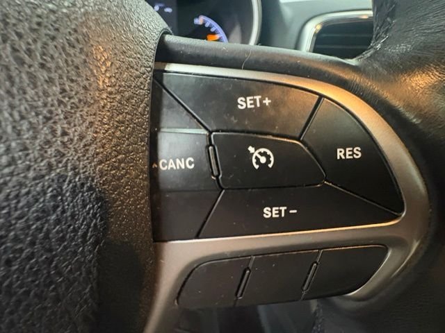 Used 2018 Black Jeep Altitude image 19