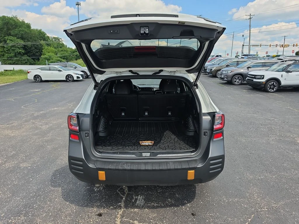Used 2025 White Subaru Wilderness image 14