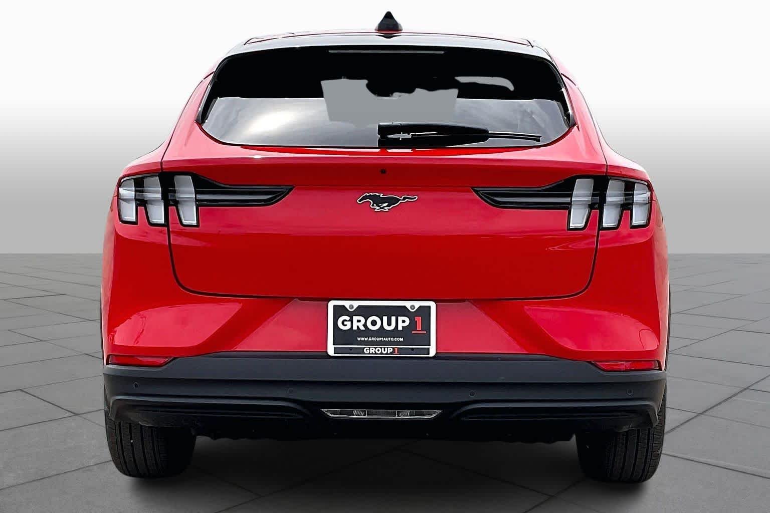 New 2026 Race Red Ford Select image 4
