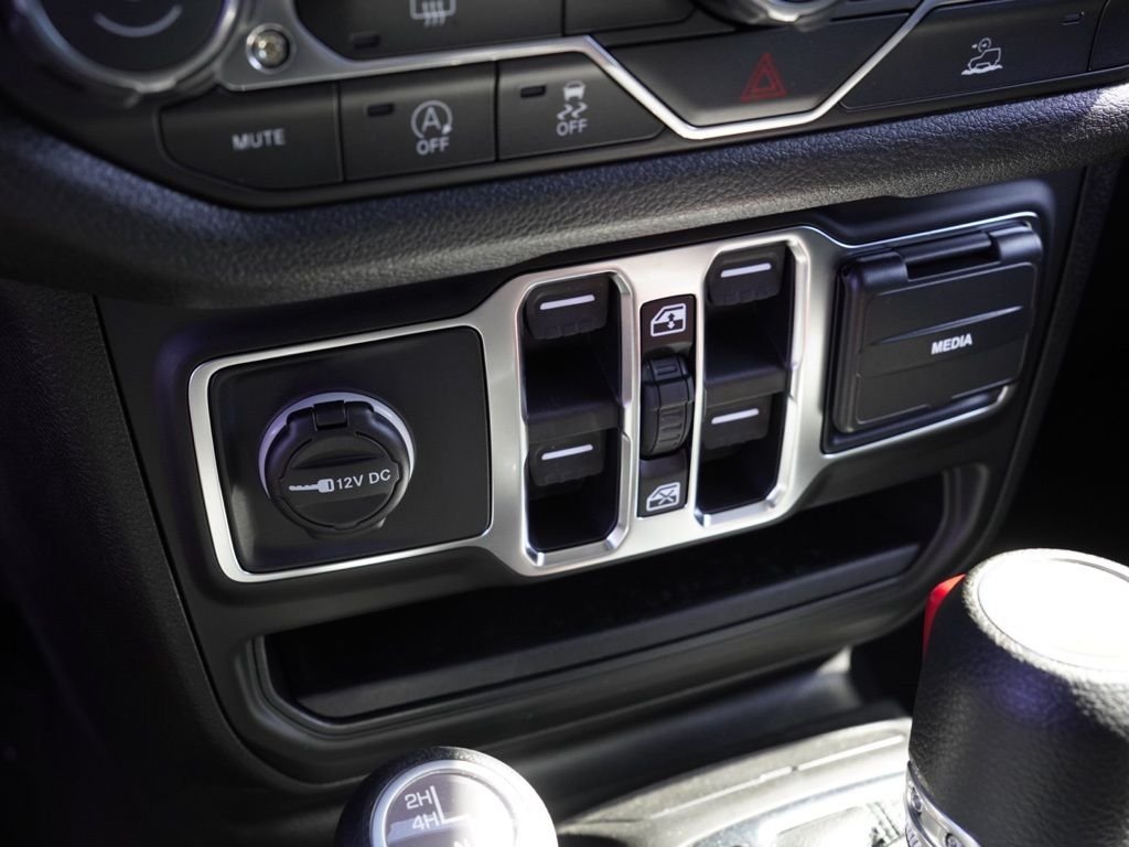 New 2026 Black Clear-Coat Exterior Paint Jeep Sport image 15