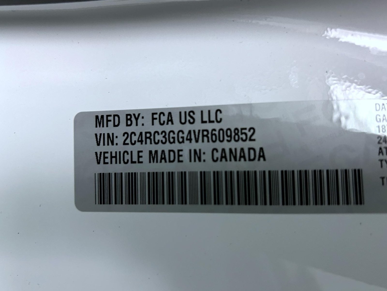 New 2027 Bright White Clear-Coat Paint Chrysler Limited image 24