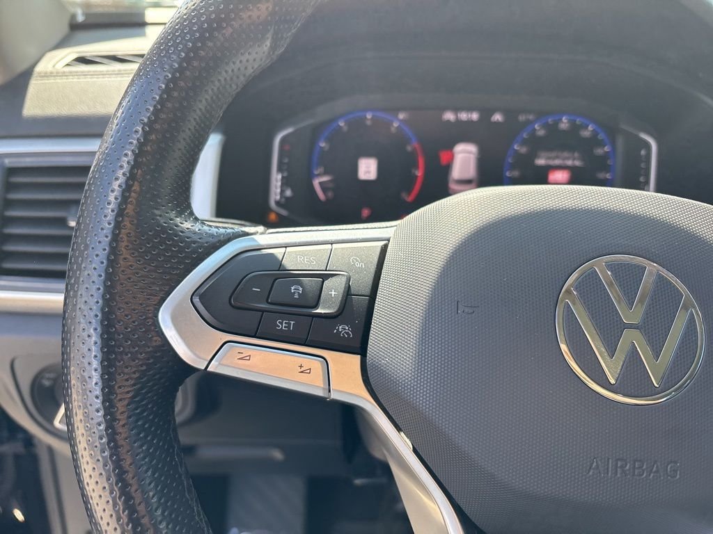 Used 2021 Black Volkswagen 3.6L V6 SEL R-Line image 22