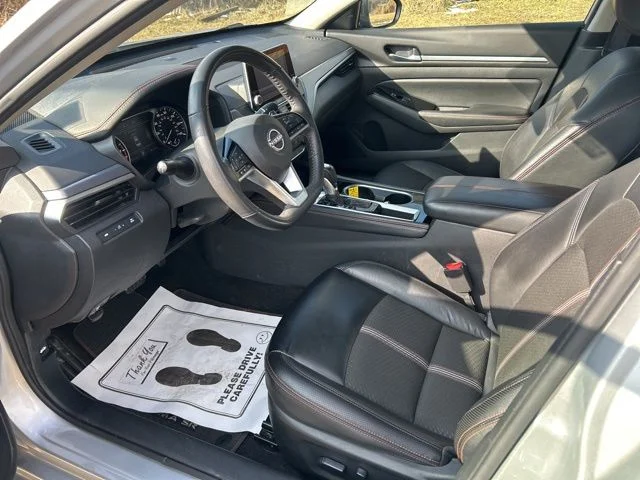 Used 2024 Silver Nissan 2.5 SR image 16