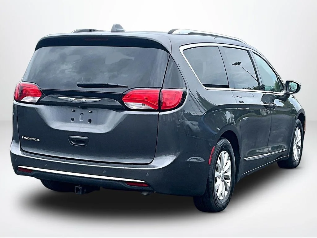 Used 2019 Gray Chrysler Touring L image 2