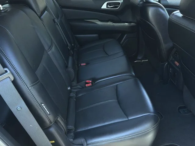 Used 2018 Silver Nissan Platinum image 41